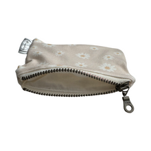 Load image into Gallery viewer, Small Zipper Pouch - Cream Daisies
